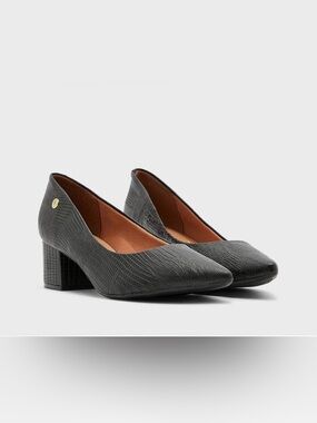 EUC Vizzano Cecelia Black Pumps - Size 7